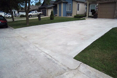 Concrete driveway approach | Yeryk Concrete | Winnipeg